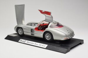 Mercedes 300 SLR Prata Revell 1:12 08851 Metal - imagem 5 de 8