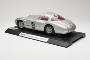 Mercedes 300 SLR Prata Revell 1:12 08851 Metal - imagem 7 de 8