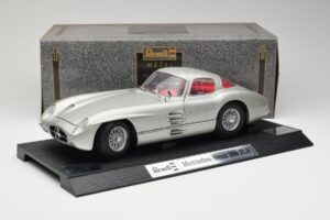 Mercedes 300 SLR Prata Revell 1:12 08851 Metal - imagem 8 de 8