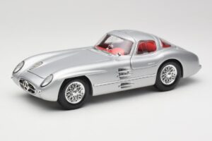 Mercedes 300 SLR Uhlenhaut Coupe Prateado Maisto 1:18 36898 Metal