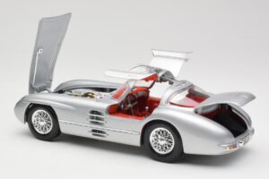 Mercedes 300 SLR Uhlenhaut Coupe Prateado Maisto 1:18 36898 Metal - imagem 5 de 8