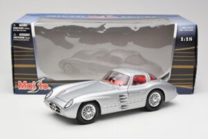 Mercedes 300 SLR Uhlenhaut Coupe Prateado Maisto 1:18 36898 Metal - imagem 8 de 8