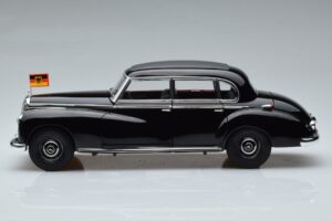 Mercedes 300 W186 Konrad Adenauer Norev 1:18 183707 Metal - imagem 5 de 9
