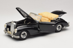 Mercedes 300S Preto Maisto 1:18 52116-P1 Metal - imagem 2 de 8
