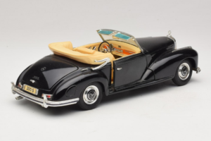 Mercedes 300S Preto Maisto 1:18 52116-P1 Metal - imagem 3 de 8