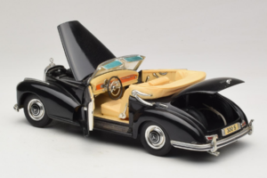 Mercedes 300S Preto Maisto 1:18 52116-P1 Metal - imagem 5 de 8