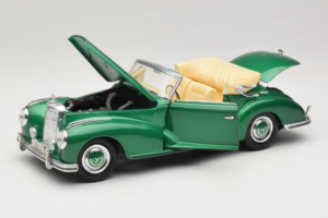Mercedes 300S Cabriolet Green Metallic Maisto 1:18 52116 Metal - imagem 2 de 7