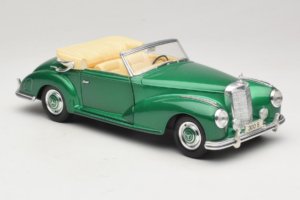 Mercedes 300S Cabriolet Green Metallic Maisto 1:18 52116 Metal - imagem 5 de 7