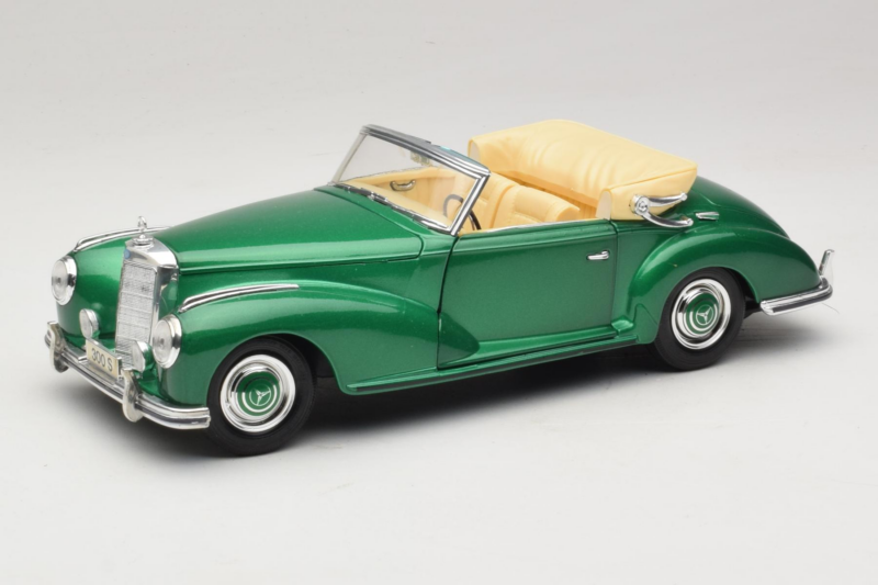 Mercedes 300S Cabriolet Green Metallic Maisto 1:18 52116 Metal