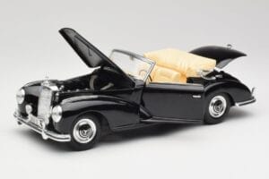 Mercedes 300SC W188 Obsidian Preto Maisto 1:18 806B Metal - imagem 2 de 8