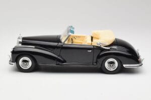 Mercedes 300SC W188 Obsidian Preto Maisto 1:18 806B Metal - imagem 4 de 8