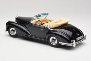 Mercedes 300SC W188 Obsidian Preto Maisto 1:18 806B Metal - imagem 7 de 8