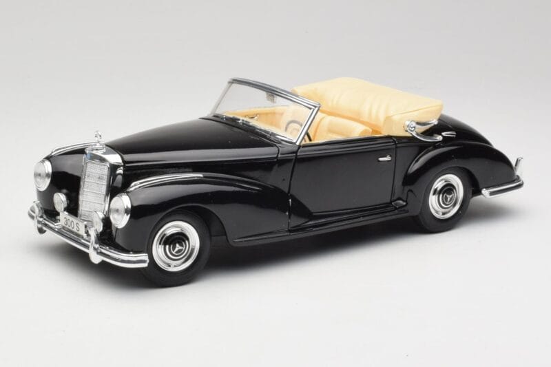 Mercedes 300SC W188 Obsidian Preto Maisto 1:18 806B Metal