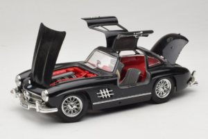 Mercedes 300SL Preto Bburago 1:18 3015-M3 Metal - imagem 2 de 8