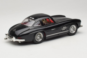 Mercedes 300SL Preto Bburago 1:18 3015-M3 Metal - imagem 3 de 8