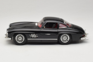 Mercedes 300SL Preto Bburago 1:18 3015-M3 Metal - imagem 4 de 8