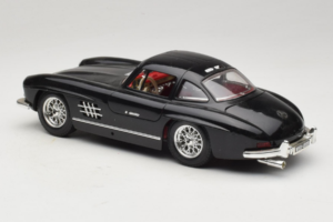 Mercedes 300SL Preto Bburago 1:18 3015-M3 Metal - imagem 7 de 8