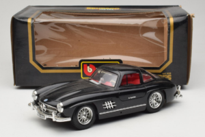 Mercedes 300SL Preto Bburago 1:18 3015-M3 Metal - imagem 8 de 8