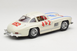 Mercedes 300SL #452 Mille Miglia 1955 Branco Bburago 1:18 3015-M2 Metal - imagem 3 de 8