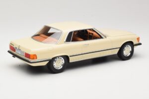 Mercedes 350 SLC C107 Branco Cult Models 1:18 CML049-1 Metal - imagem 2 de 6
