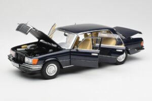 Mercedes 450 SEL 6.9 W116 Azul Escuro Revell 1:18 8956 Metal - imagem 2 de 8