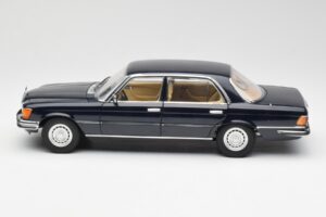 Mercedes 450 SEL 6.9 W116 Azul Escuro Revell 1:18 8956 Metal - imagem 4 de 8