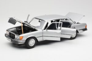 Mercedes 450 SEL 6.9 W116 Prata Revell 1:18 8955 Metal - imagem 2 de 8