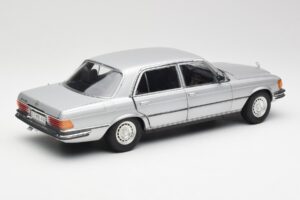 Mercedes 450 SEL 6.9 W116 Prata Revell 1:18 8955 Metal - imagem 3 de 8