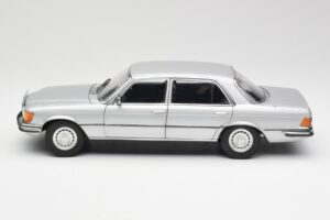 Mercedes 450 SEL 6.9 W116 Prata Revell 1:18 8955 Metal - imagem 4 de 8