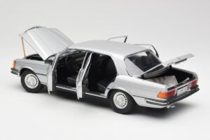 Mercedes 450 SEL 6.9 W116 Prata Revell 1:18 8955 Metal - imagem 5 de 8