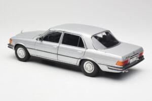 Mercedes 450 SEL 6.9 W116 Prata Revell 1:18 8955 Metal - imagem 7 de 8