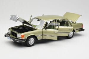 Mercedes 450 SEL W116 J.R. Ewing Dallas Verde Prateado Norev 1:18 183975 Metal - imagem 2 de 8