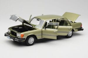 Mercedes 450 SEL W116 J.R. Ewing Dallas Verde Prateado Norev 1:18 183975 Metal - imagem 3 de 8