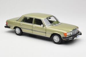 Mercedes 450 SEL W116 J.R. Ewing Dallas Verde Prateado Norev 1:18 183975 Metal - imagem 4 de 8