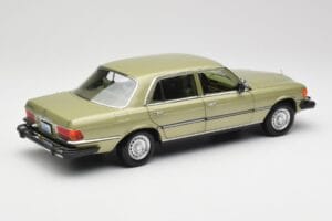Mercedes 450 SEL W116 J.R. Ewing Dallas Verde Prateado Norev 1:18 183975 Metal - imagem 5 de 8