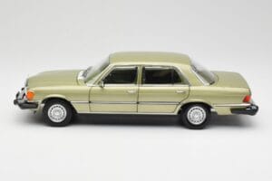 Mercedes 450 SEL W116 J.R. Ewing Dallas Verde Prateado Norev 1:18 183975 Metal - imagem 7 de 8