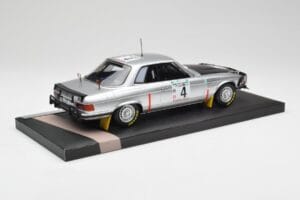 Mercedes 450 SLC 5.0 C107 #4 B. Waldegard / H. Thorszelius Rally Bandama 1979 Minichamps 1:18 107793204 Resina - imagem 2 de 6