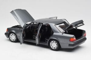 Mercedes 500 E W124 Pearl Cinzento Norev 1:18 183946 Metal - imagem 5 de 8