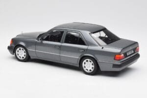 Mercedes 500 E W124 Pearl Cinzento Norev 1:18 183946 Metal - imagem 7 de 8