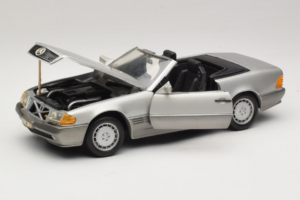 Mercedes SL 500 R129 Prata Revell 1:18 8801-P1 Metal - imagem 2 de 8