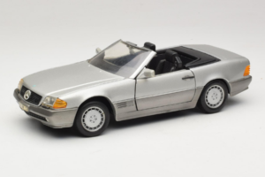 Mercedes SL 500 R129 Prata Revell 1:18 8801-P1 Metal
