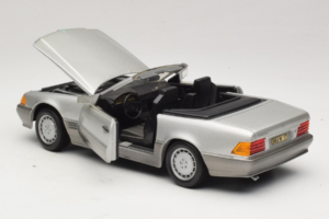 Mercedes SL 500 R129 Prata Revell 1:18 8801-P1 Metal - imagem 5 de 8