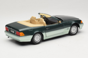 Mercedes 500 SL R129 Verde Prata Revell 1:18 8802 Metal - imagem 3 de 8