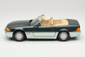 Mercedes 500 SL R129 Verde Prata Revell 1:18 8802 Metal - imagem 4 de 8