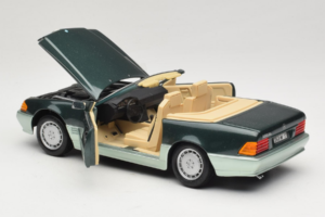 Mercedes 500 SL R129 Verde Prata Revell 1:18 8802 Metal - imagem 5 de 8