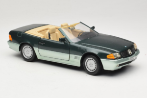Mercedes 500 SL R129 Verde Prata Revell 1:18 8802 Metal - imagem 6 de 8