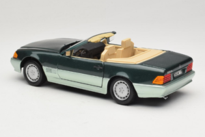 Mercedes 500 SL R129 Verde Prata Revell 1:18 8802 Metal - imagem 7 de 8