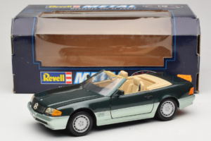 Mercedes 500 SL R129 Verde Prata Revell 1:18 8802 Metal - imagem 8 de 8