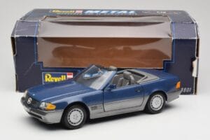 Mercedes SL 500 R129 Nautic Blue Metallic Revell 1:18 8081 Metal - imagem 8 de 8