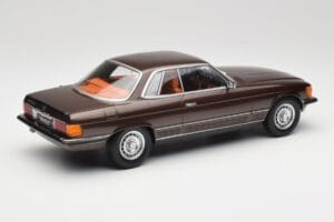 Mercedes 500 SLC C107 Beige Metallic KK-Scale 1:18 KKDC180851 Metal - imagem 2 de 6